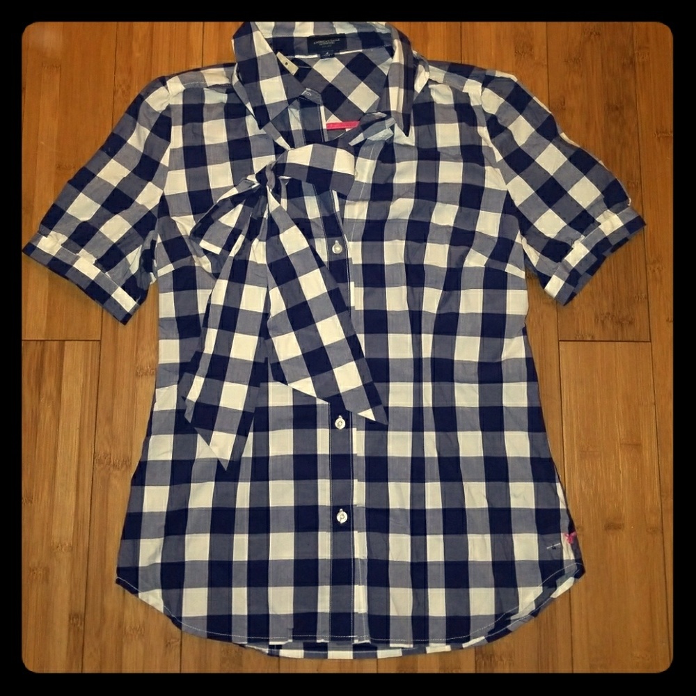 AE navy/white short sleeve button down w/scarf